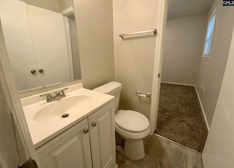 Building Photo - 101 Woodcrest Dr