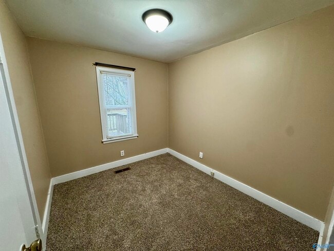 Building Photo - 702 Washington St E