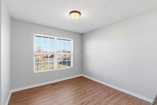 Building Photo - 205 E Lapis St