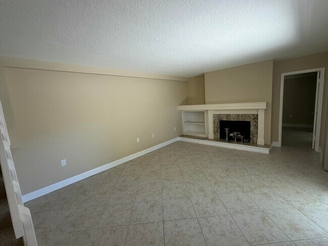 Building Photo - 2407 24th Ln