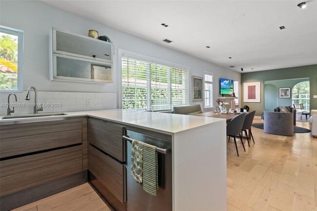 Building Photo - 1502 El Rado St