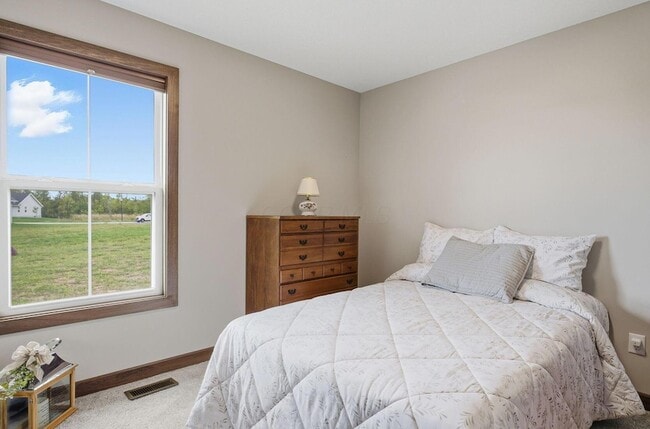 Building Photo - 557 Cannondale Ave