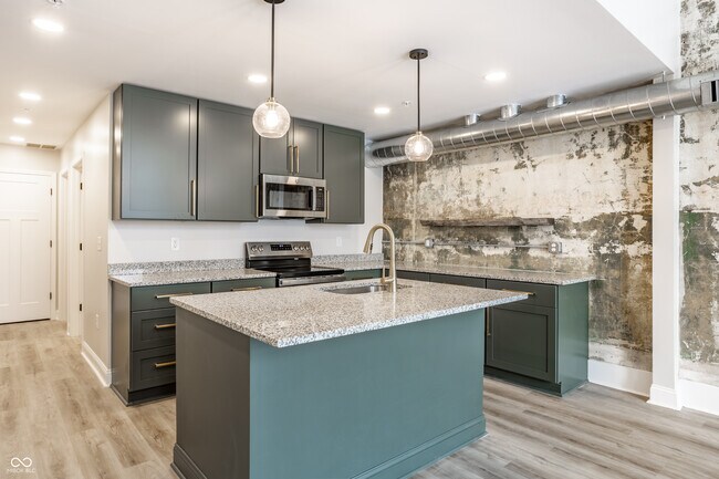 Building Photo - 108 W Main St