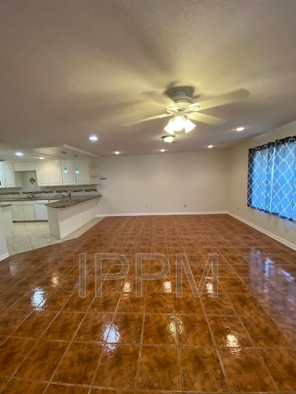 Building Photo - 1500 Palm Valley Dr W