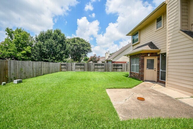 Building Photo - 15715 Brookwood Lake Pl