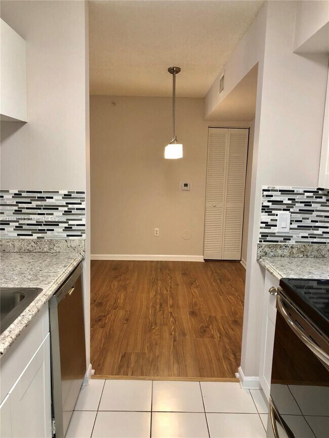 Building Photo - 4852 N State Rd 7