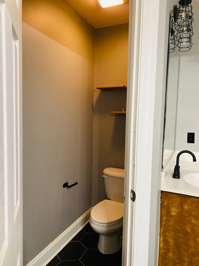 Building Photo - 9035 Parlor Dr