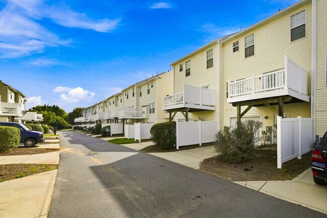 Building Photo - 11520 Destin Ln