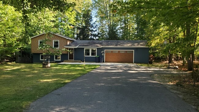 Building Photo - 7967 Sunset Dr