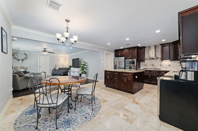 Building Photo - 3815 April Ln