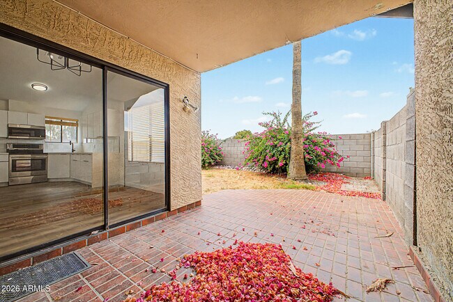 Building Photo - 921 S Val Vista Dr