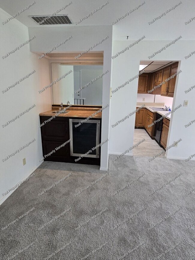 Building Photo - 1315 Brookside Dr