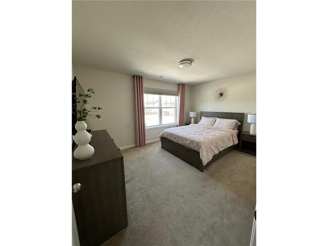 Building Photo - 5785 Urbandale Ln N