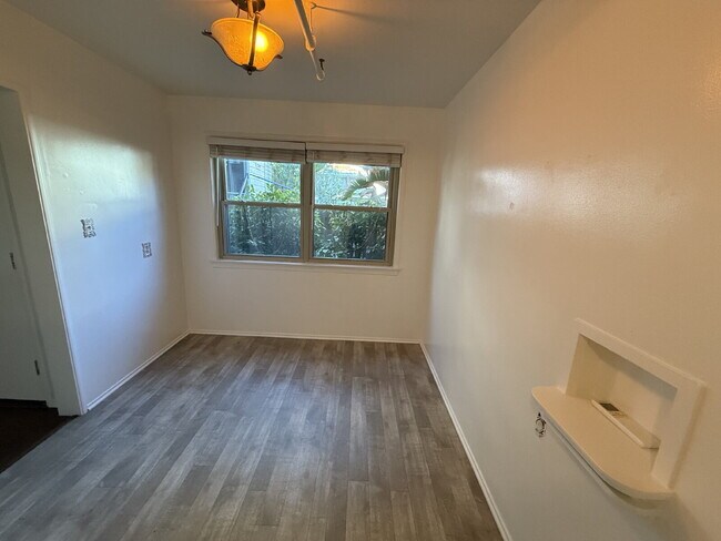 Building Photo - Charming 1-bed 1-bath apartment in Midtown!