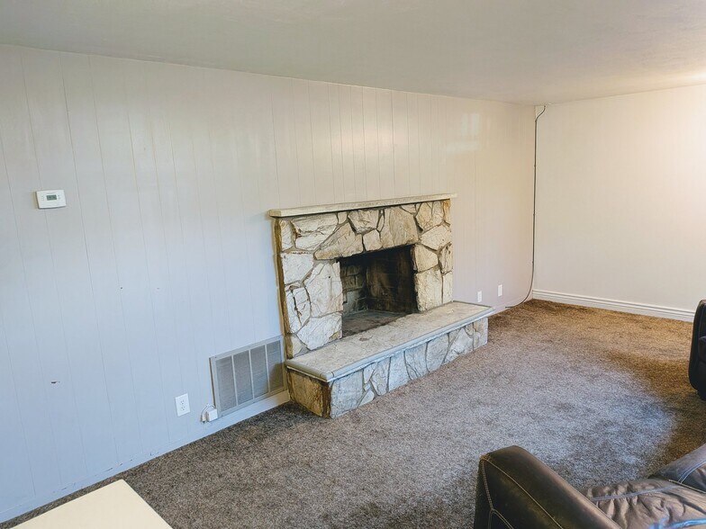 Building Photo - 1454 S 320 E