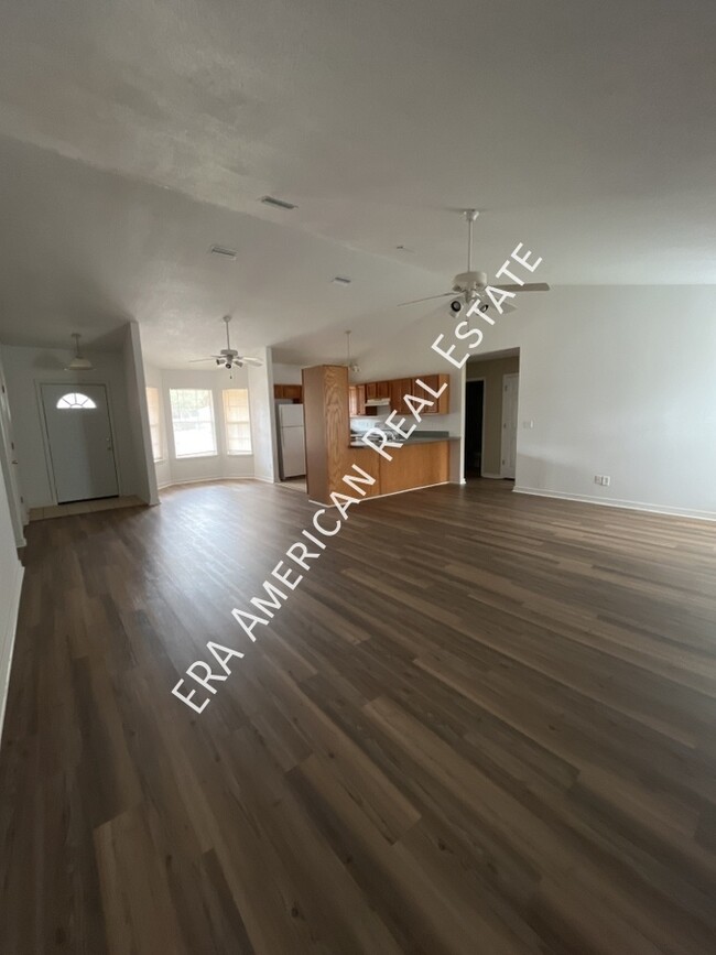 Building Photo - 4621 Bobolink Way