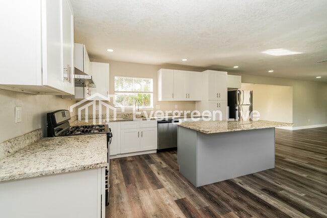 Building Photo - 5100 Goose Creek Dr