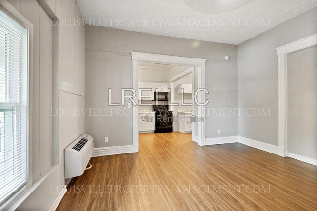 Building Photo - 628 E Oak St