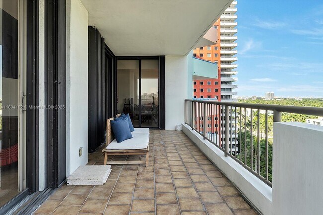 Building Photo - 1581 Brickell Ave