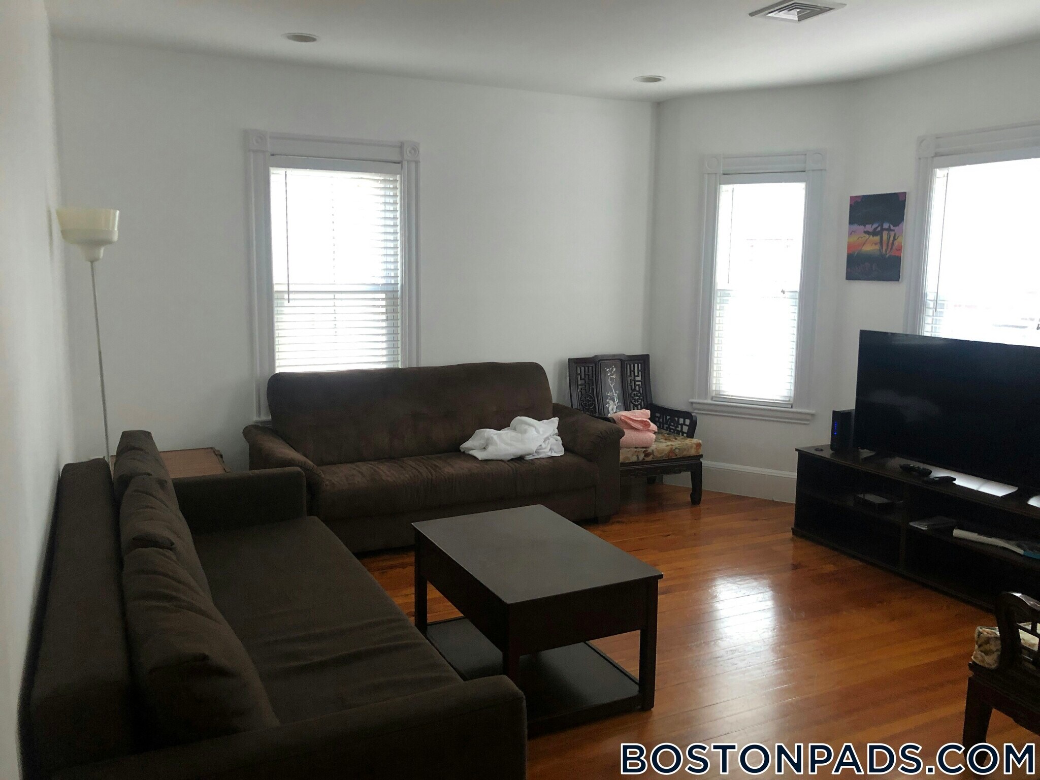 Building Photo - 27 Brackett St