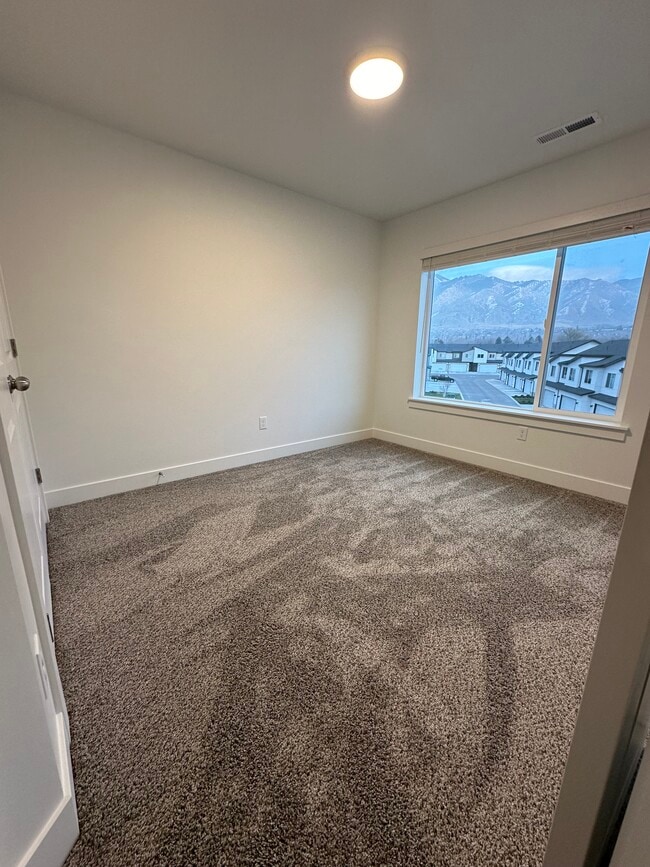 Building Photo - 33 N 460 W