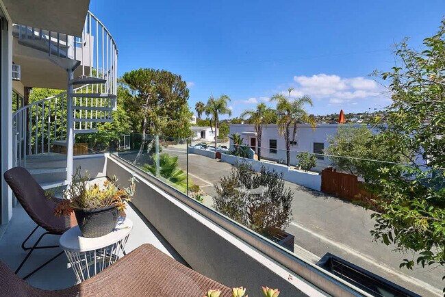 Building Photo - 2310 Edinburg Ave