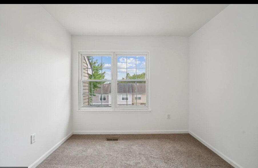 Building Photo - 7813 Flager Cir