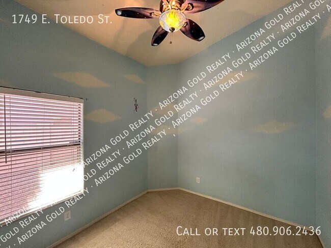 Building Photo - 1749 E Toledo St