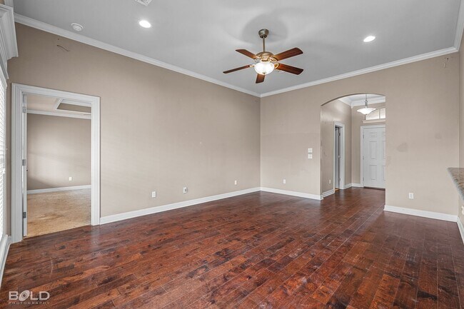 Building Photo - Brick Home In Haughton