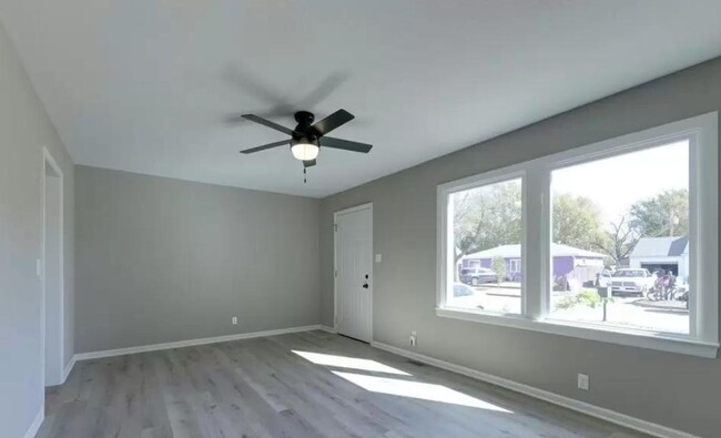 Building Photo - Spacious Single Family Home in South Wichita