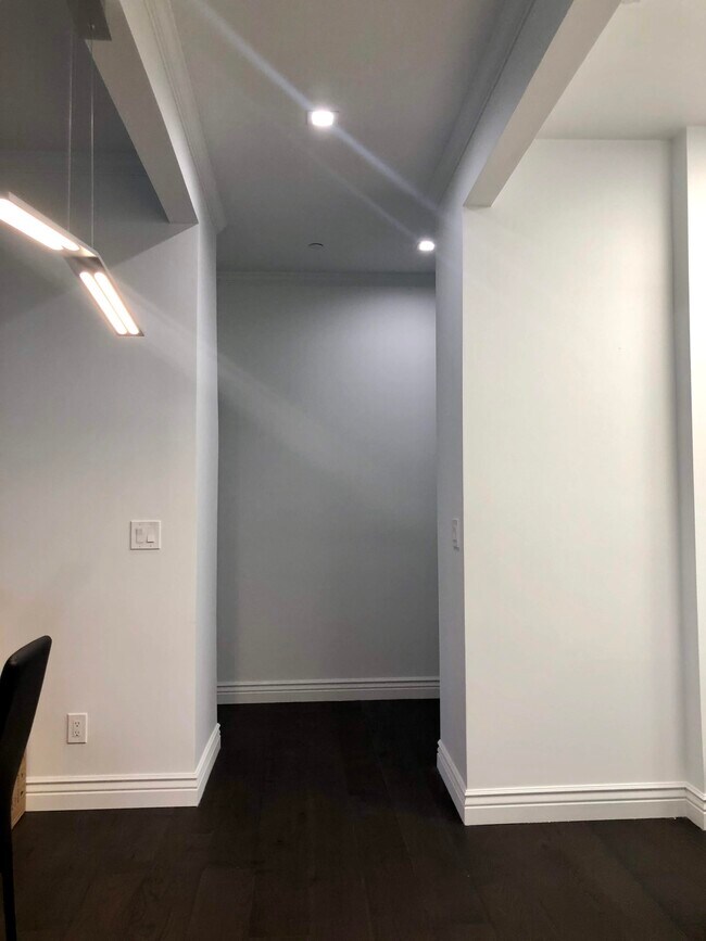 Building Photo - 2406 Clay St