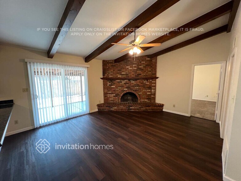 Building Photo - 2651 E Jerome Ave