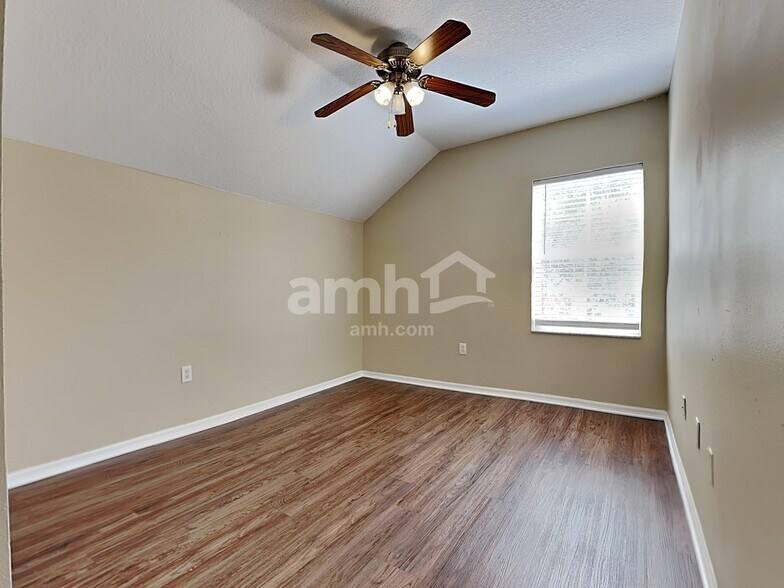 Building Photo - 10332 Summerview Cir