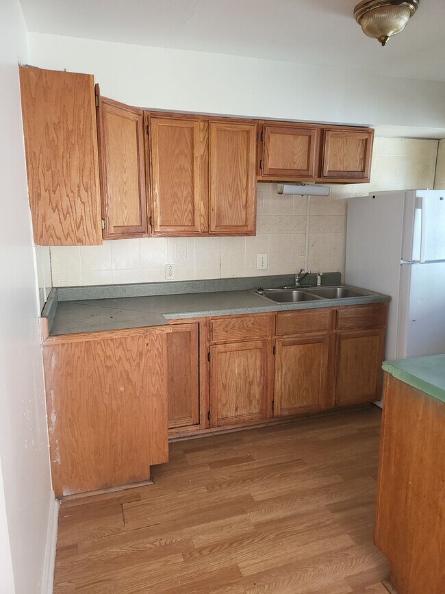 Building Photo - 3 bedroom Eastpointe $1250