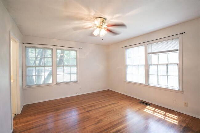 Building Photo - 1811 E 39th St