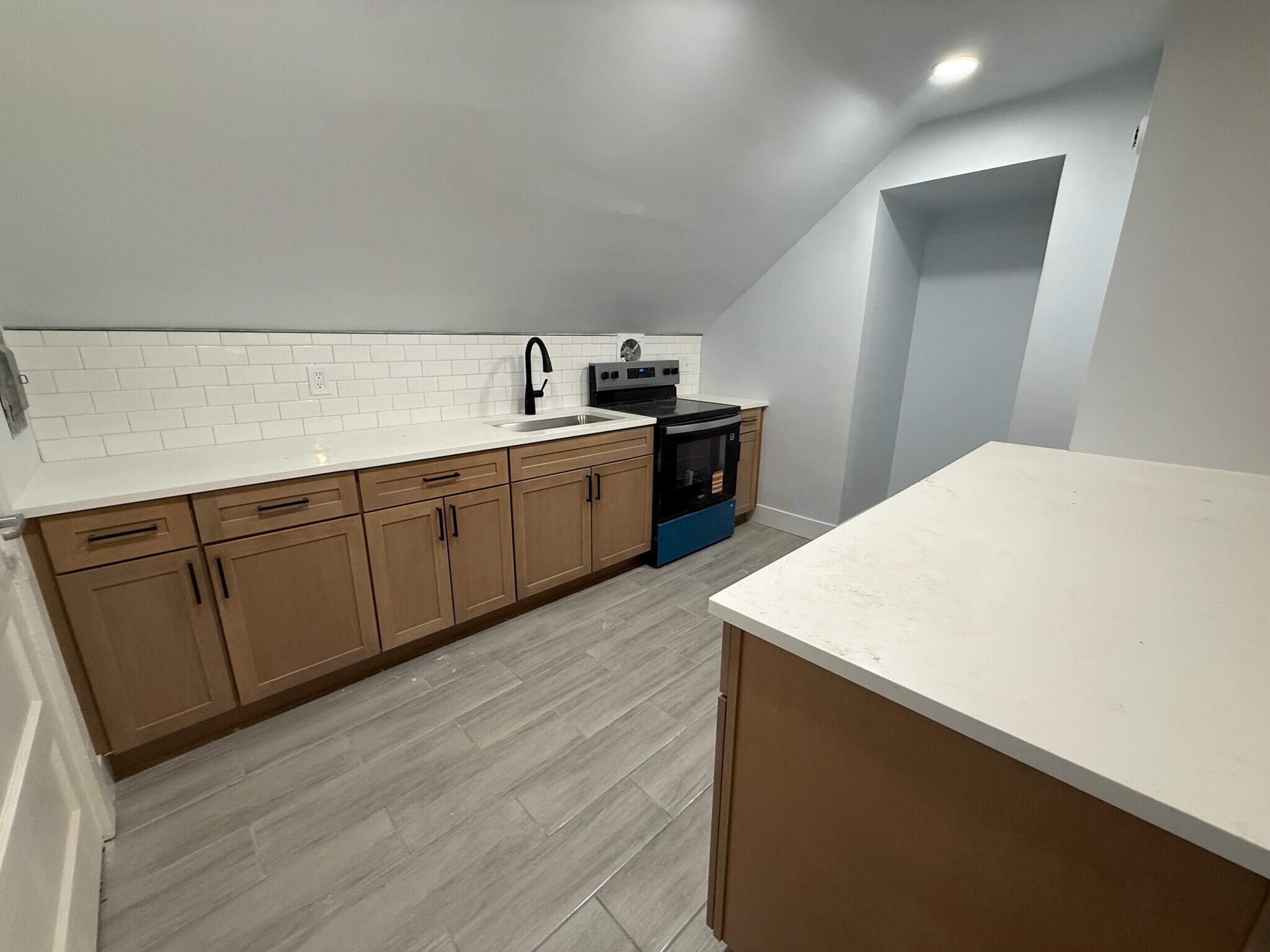 Building Photo - 1367 Burdette Ave