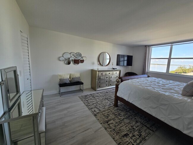 Building Photo - 3450 S Ocean Blvd