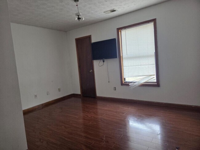 Building Photo - 5625 Princeton Oaks Dr