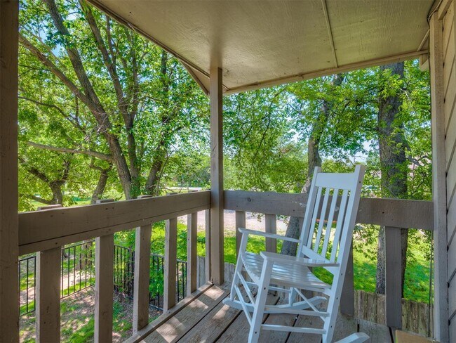 Building Photo - 131 W Acres St