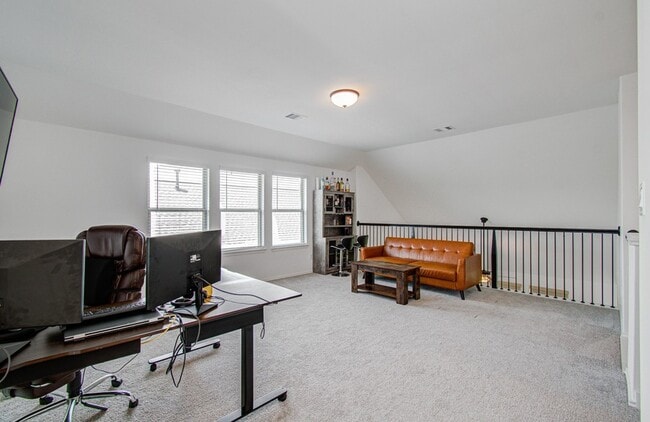 Building Photo - 4722 Crest Hill Dr