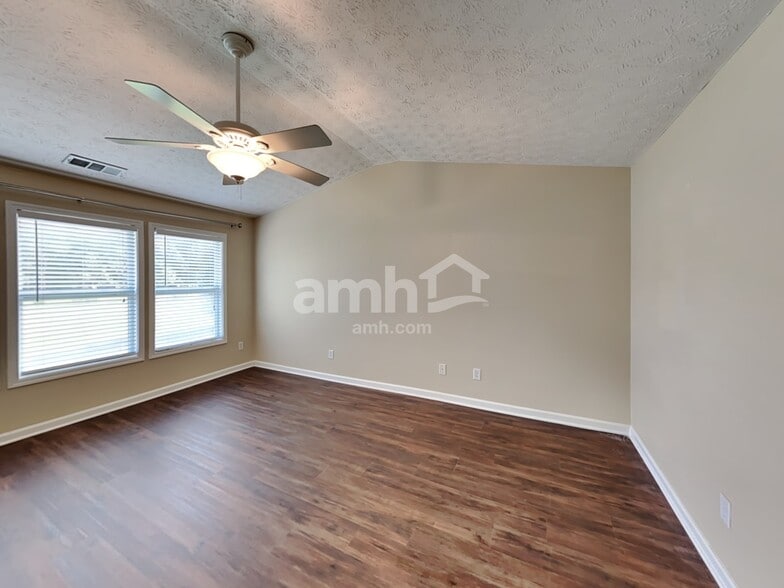 Building Photo - 616 Laurel Bnd