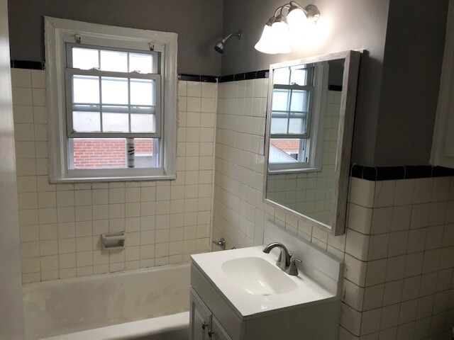 Building Photo - Evolve