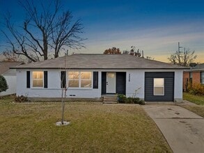 Building Photo - 3528 Hilton Dr