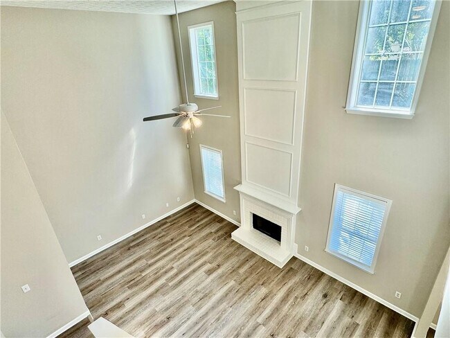 Building Photo - 3205 Northcliff Dr