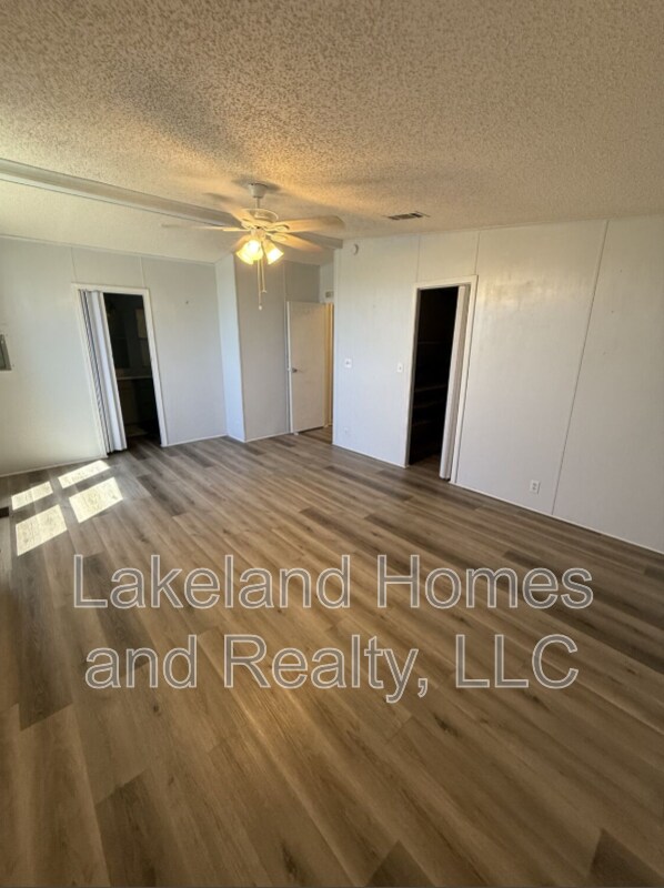 Building Photo - 1811 Sherwood Hill Dr