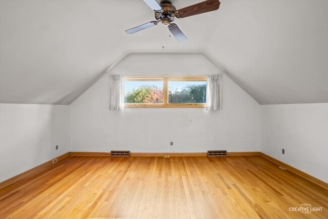 Building Photo - 38W686 Glenview Dr