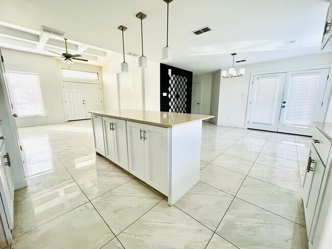 Building Photo - 403 Graneros Ave