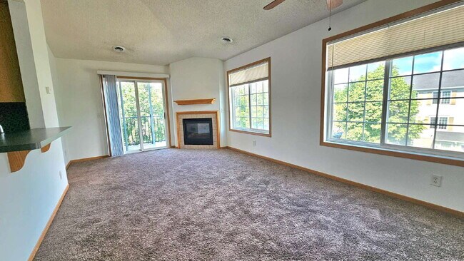 Building Photo - Charming 2-Bedroom Townhouse in Apple Valley – Cozy 1190 Sq Ft Retreat! Available now