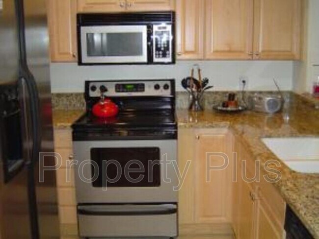 Building Photo - 9708 E Vía Linda