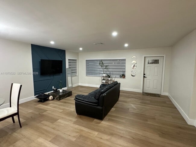 Building Photo - 34 SE 3rd Terrace